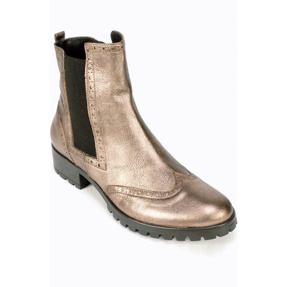 NWT Summit by White Mountain Leather Chelsea Boots